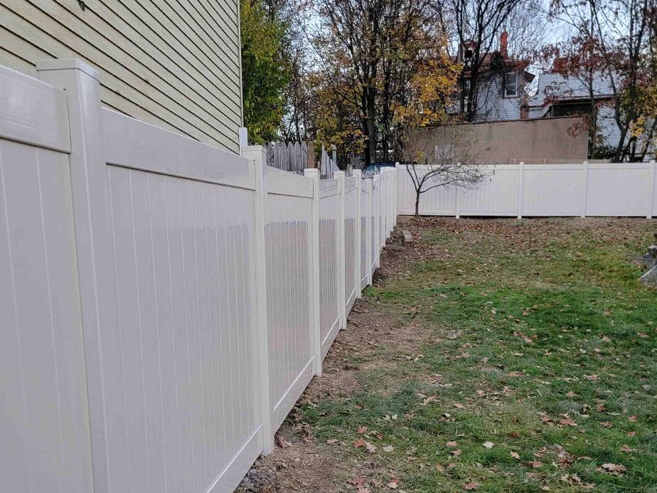 South Hills Pennsylvania vinyl privacy fencing